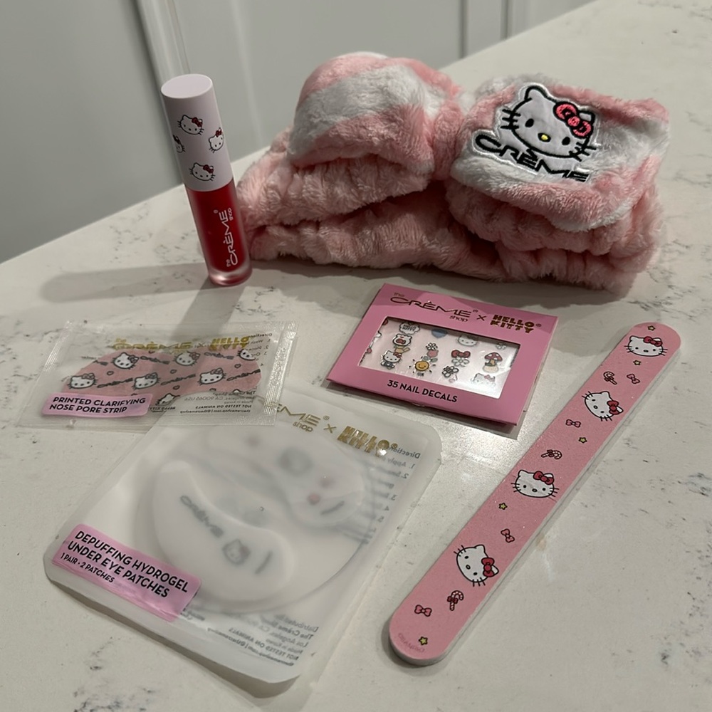 NWOT The Crème Shop Hello Kitty beauty care set